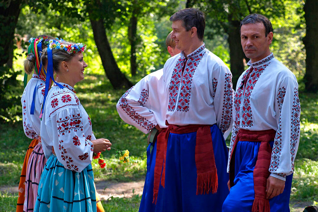 Картинки украинцы в национальных костюмах