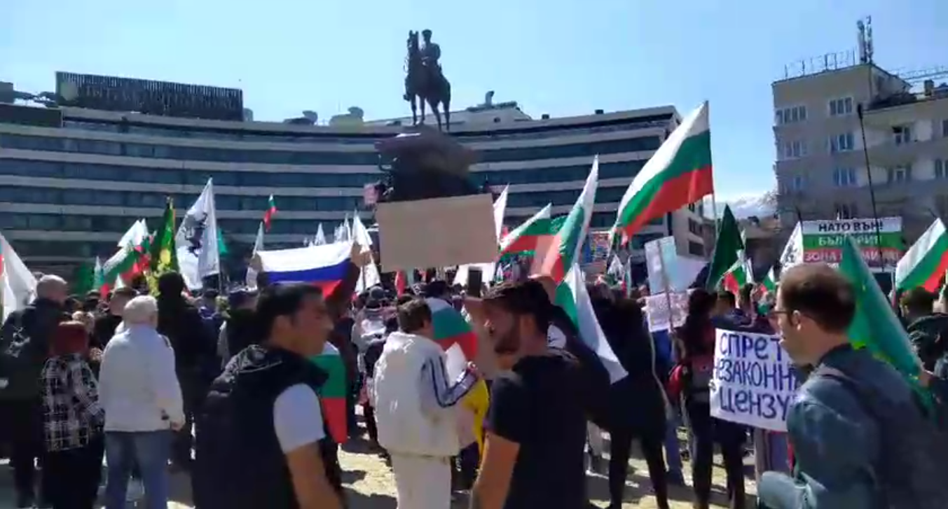 Болгария демонстрация. Болгария против Украины. Митинг против войны. Митинг в Болгарии. Болгария люди.