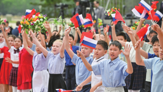 Children wave Chinese and Russian flags before a welcome ceremony for Russian President Vladimir Putin outside the Great Hall of the People in Beijing on May 16, 2024 Photo: VCG