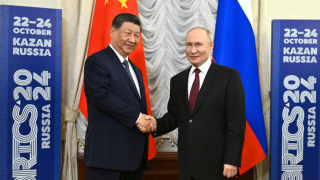 Con el Presidente de la República Popular China Xi Jinping. Foto: Christina Kormilitsyna, agencia fotográfica brics-russia2024.ru