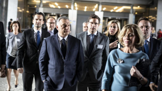 PM Viktor Orbán, PM’s press chief Bertalan Havasi, PMO Head Gergely Gulyás. Photo by Balázs Szecsõdi/PM’s Press Office