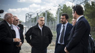 Interior minister Sándor Pintér, Viktor Orbán and Matteo Salvini at the Röszke border fence. Photo by Balázs Szecsődi/PM’s Press Office