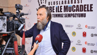 Alexandr Dugin, durante una rueda de prensa celebrada en Turquía. Foto cortesía de Alexandr Dugin.