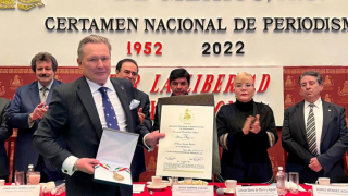 El embajador de Rusia en México recibe un premio póstumo de la periodista fallecida Daria Dúguina