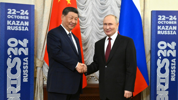 Con el Presidente de la República Popular China Xi Jinping. Foto: Christina Kormilitsyna, agencia fotográfica brics-russia2024.ru